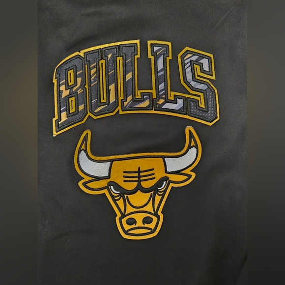 Pro Standard NBA Chicago Bulls Retro 1 "Yellow Ohcre" Track Jacket & Pants Set - Picture 4 of 11